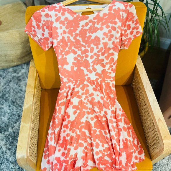 LOVE Cute dress - Orange/White Abstract w/an open back - Picture 1 of 3